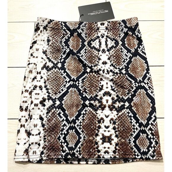 Pretty Little Thing NWT Cloressa Snake Print Mini Skirt‎ Size 4 - Picture 1 of 3